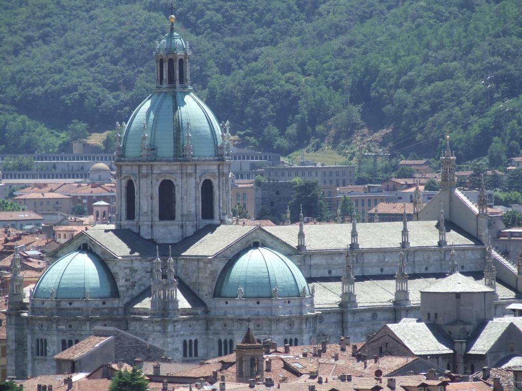 Victoria Hotels Carso Camnago Volta Экстерьер фото